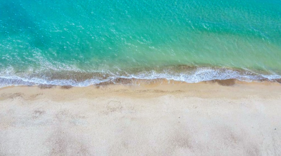 Vista aerea della spiaggia di Campofelice di Roccella